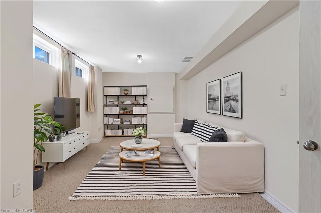 14-250 Ainslie Street S Property Photo 17