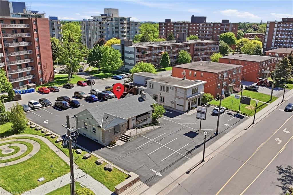 60 King Street W Property Photo 11