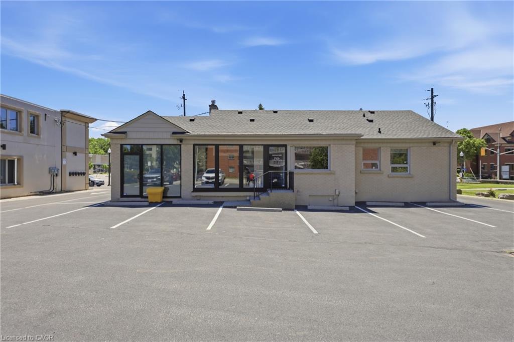 60 King Street W Property Photo 18