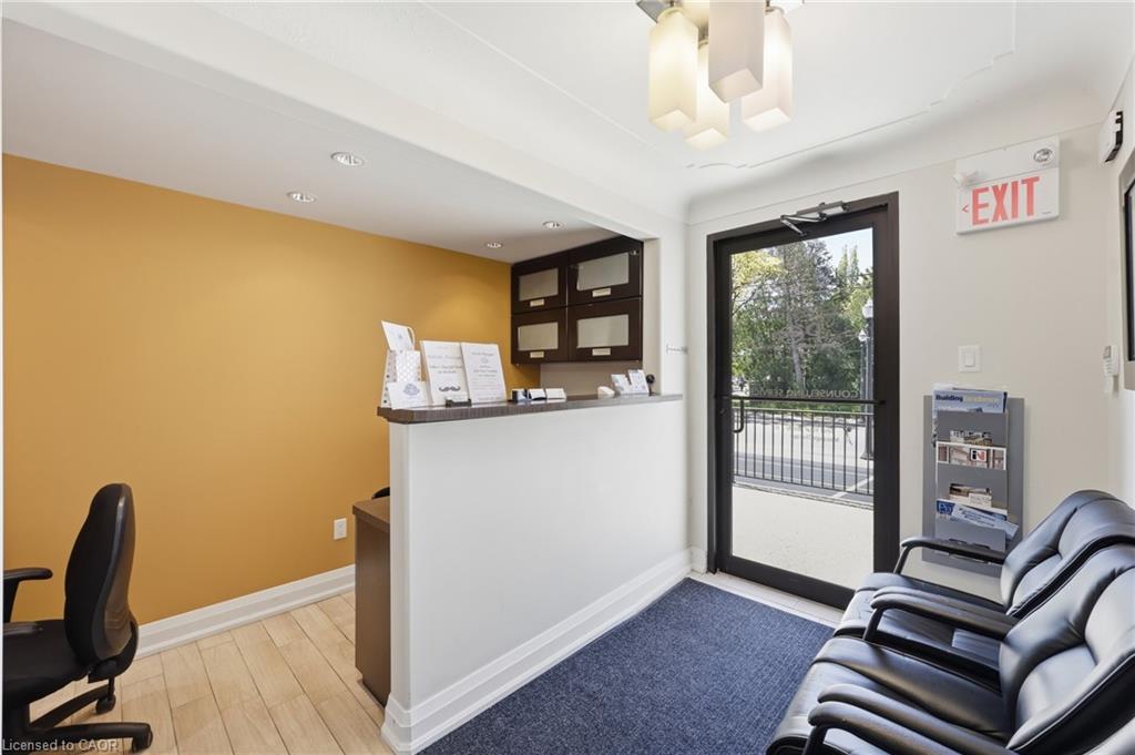 60 King Street W Property Photo 23