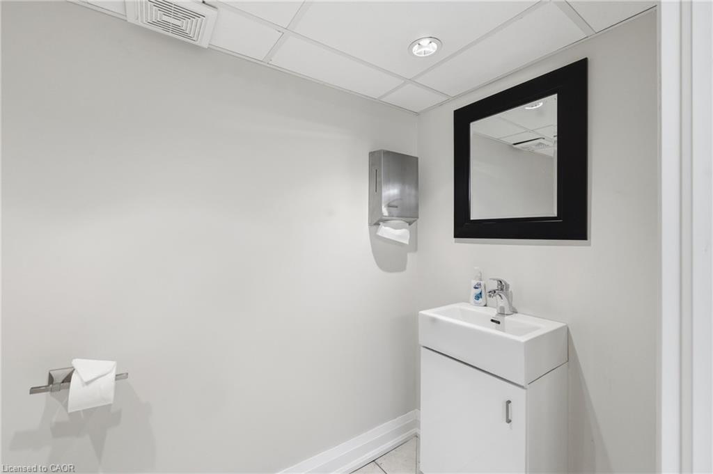 60 King Street W Property Photo 41