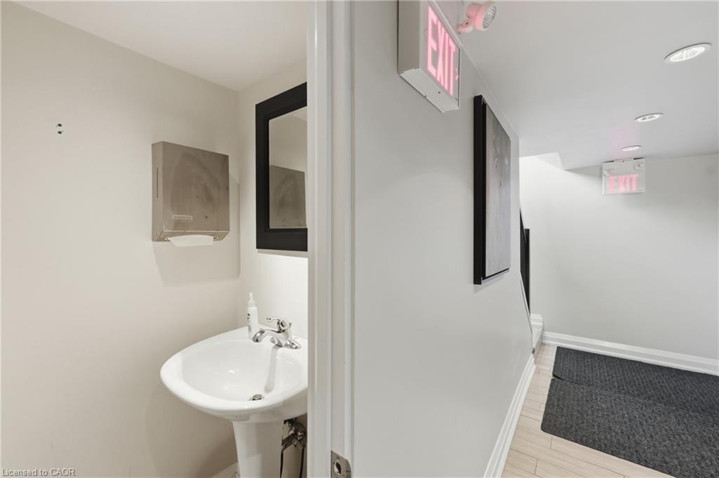 60 King Street W Property Photo 42