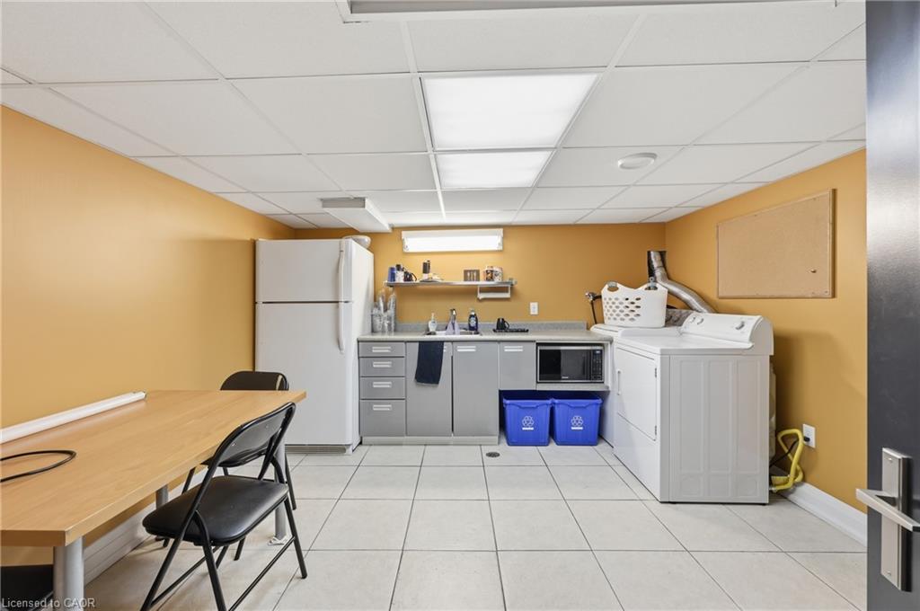 60 King Street W Property Photo 43