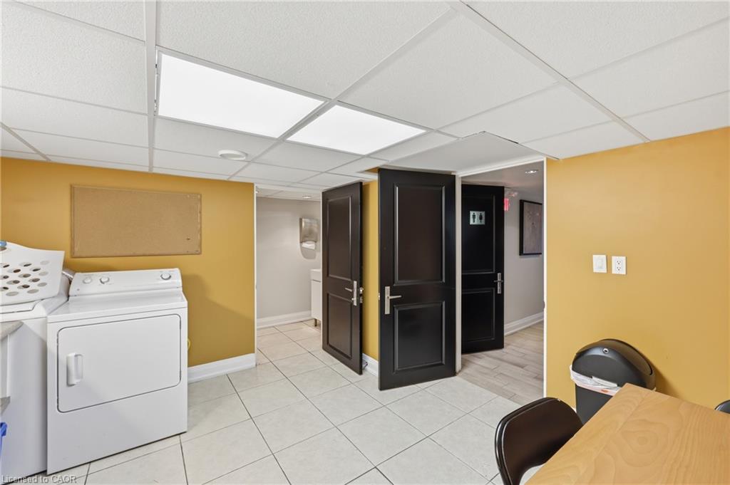 60 King Street W Property Photo 44