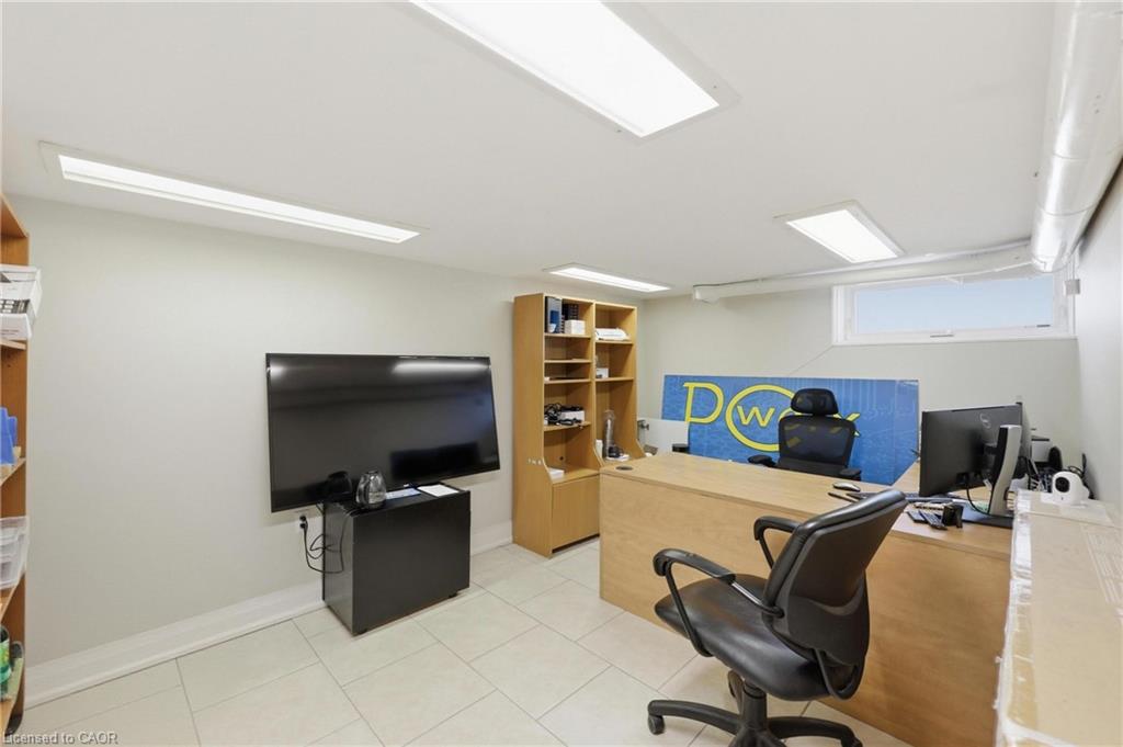 60 King Street W Property Photo 45