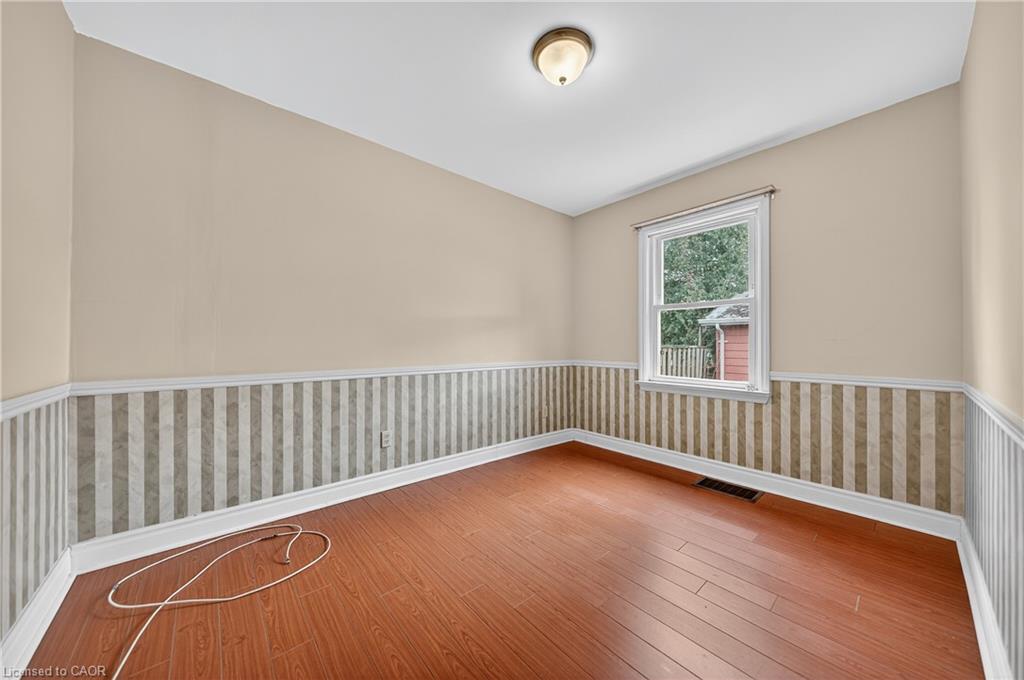 497 Victoria Street S Property Photo 16