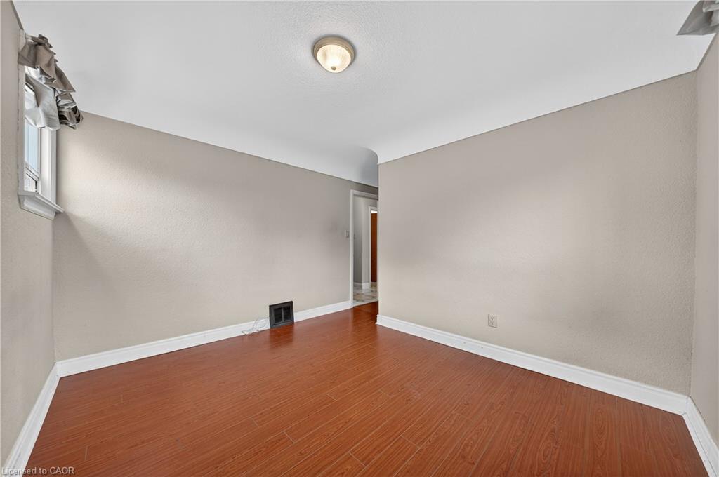 497 Victoria Street S Property Photo 19