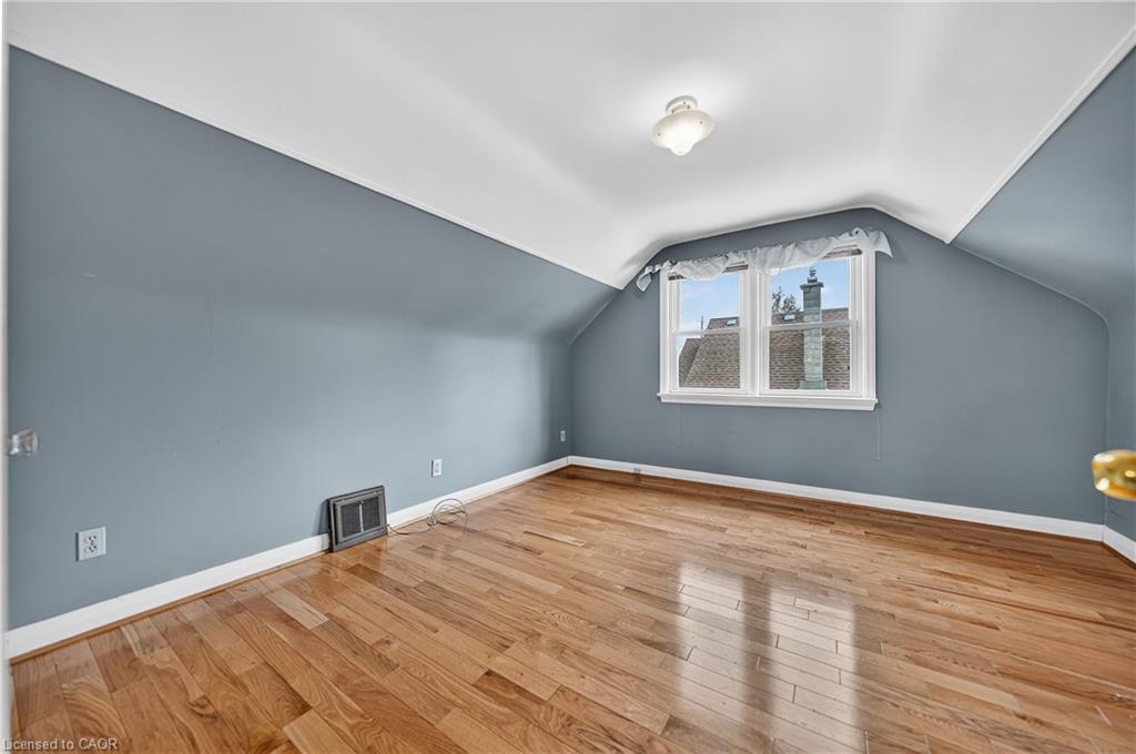 497 Victoria Street S Property Photo 23
