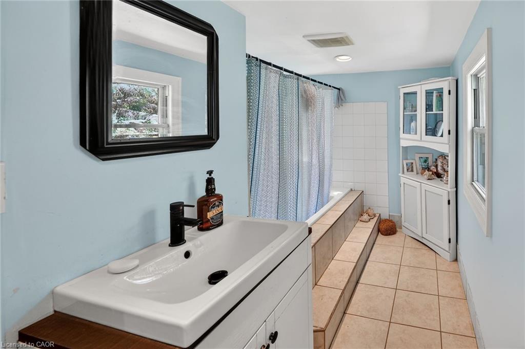 323 Regional 20 Road Property Photo 11