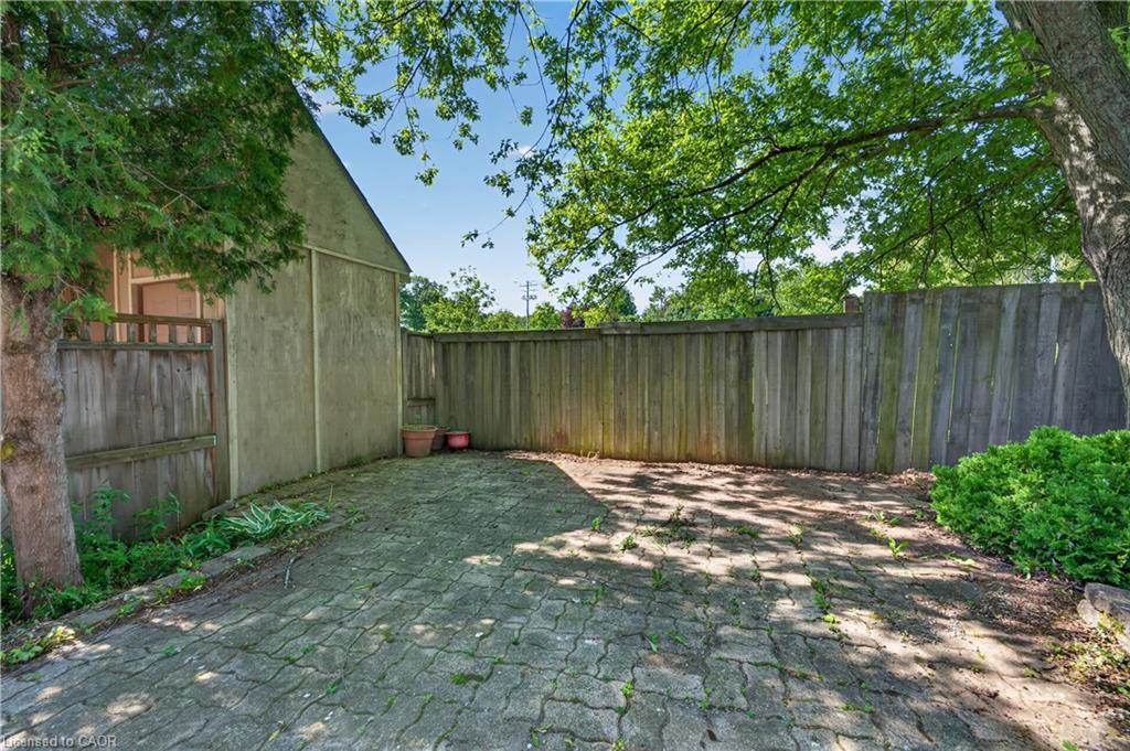 126 Mountain Street Property Photo 9