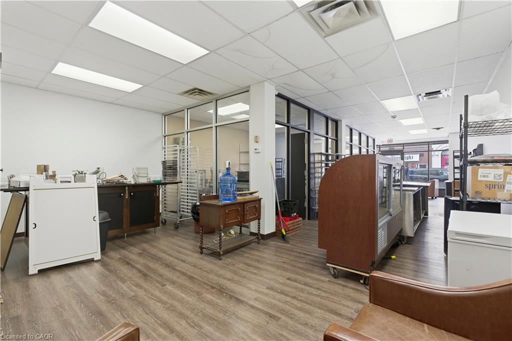 389 Dundas Street Property Photo 5