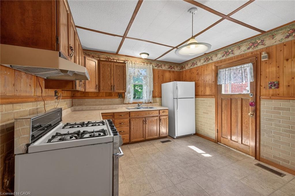 13 Brant Street Property Photo 16