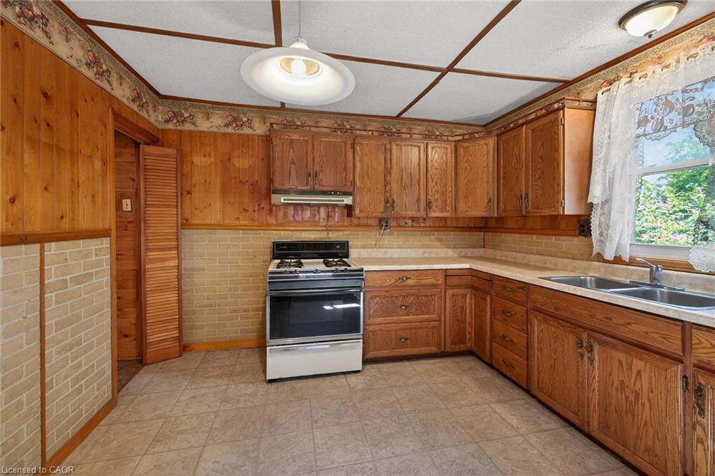 13 Brant Street Property Photo 18
