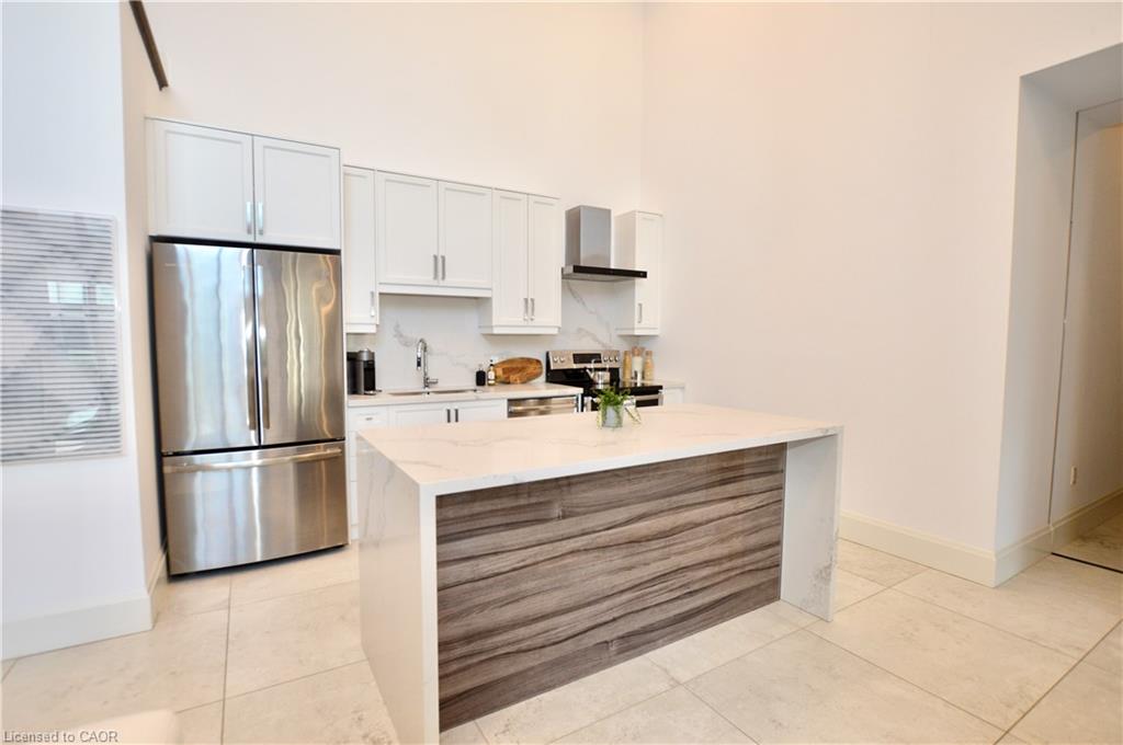 112 King Street E Property Photo 15