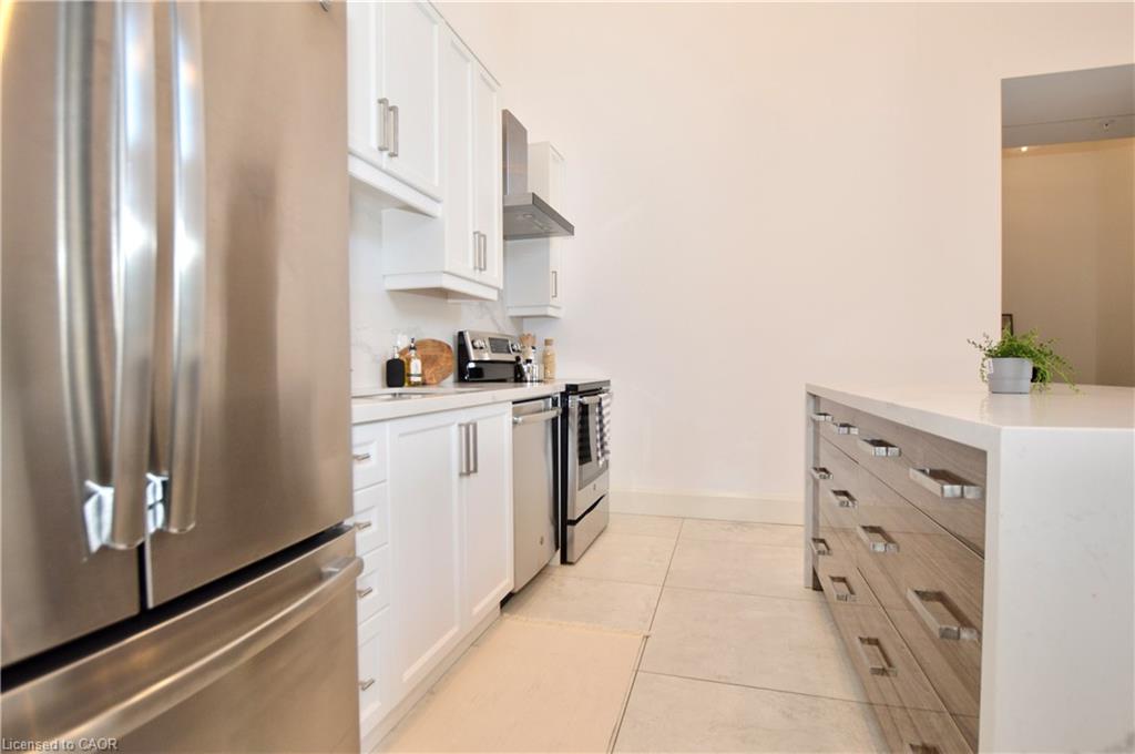 112 King Street E Property Photo 16