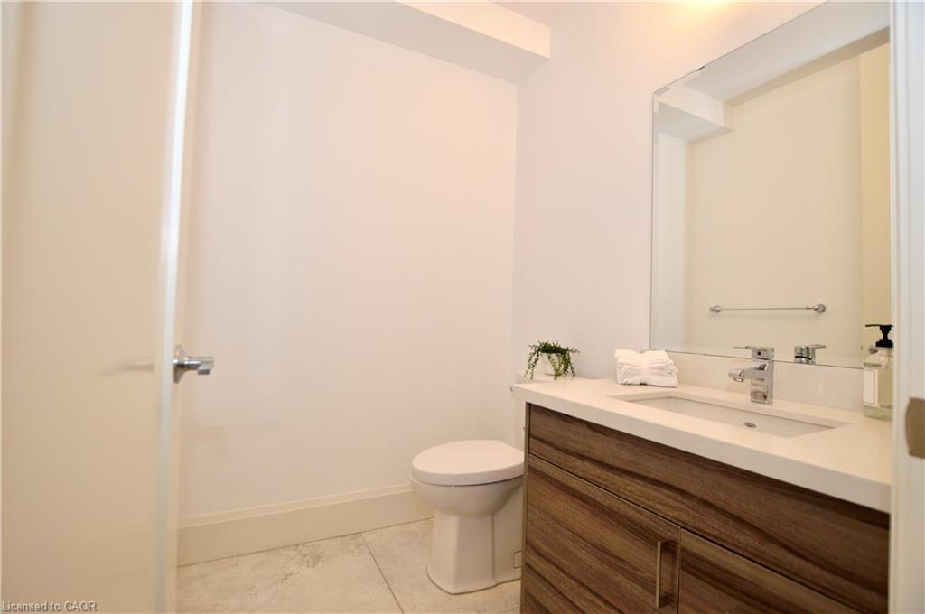 112 King Street E Property Photo 24
