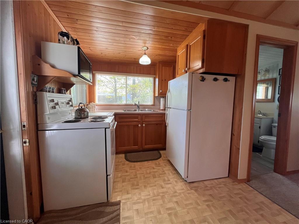 689 Sandy Bay Road Property Photo 17