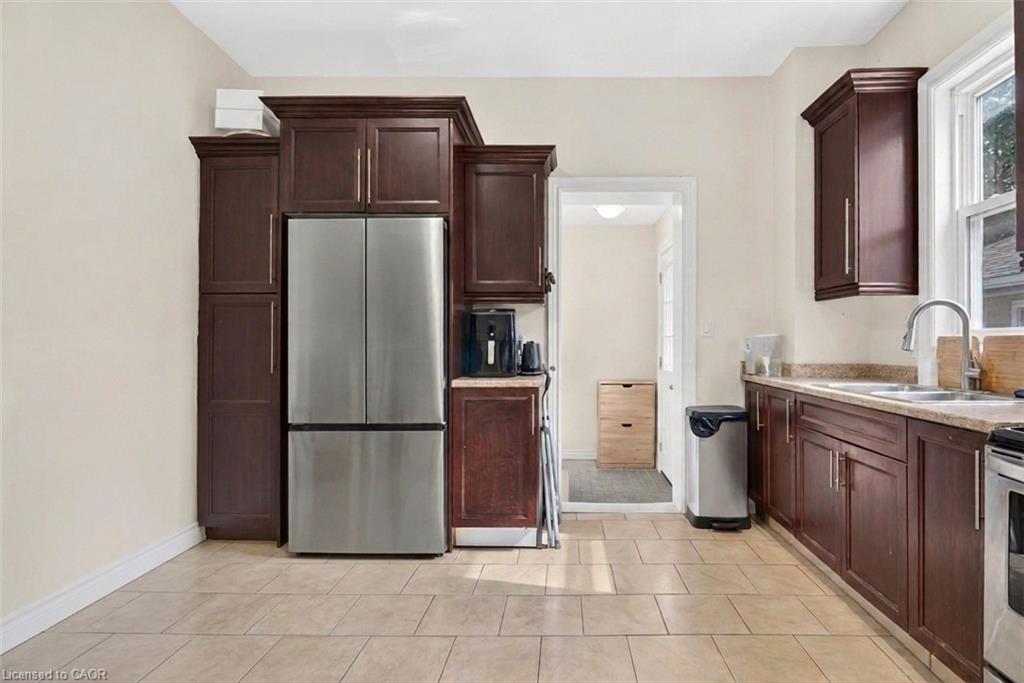221 Grand River Avenue Property Photo 7