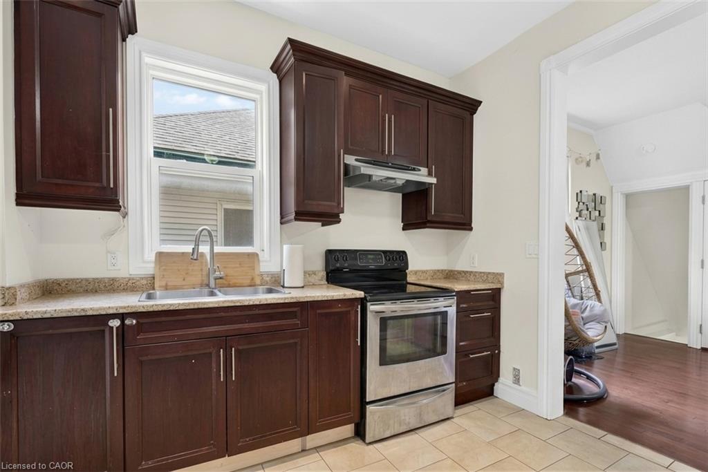 221 Grand River Avenue Property Photo 8