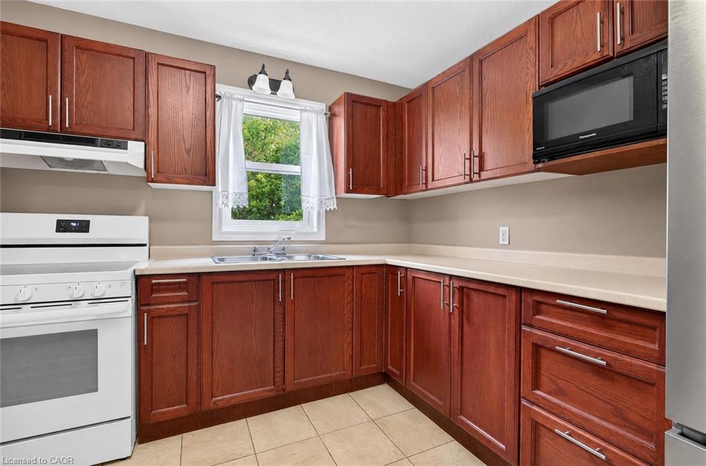221 Grand River Avenue Property Photo 20