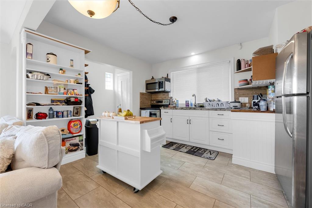 406 East 43rd Street Property Photo 8
