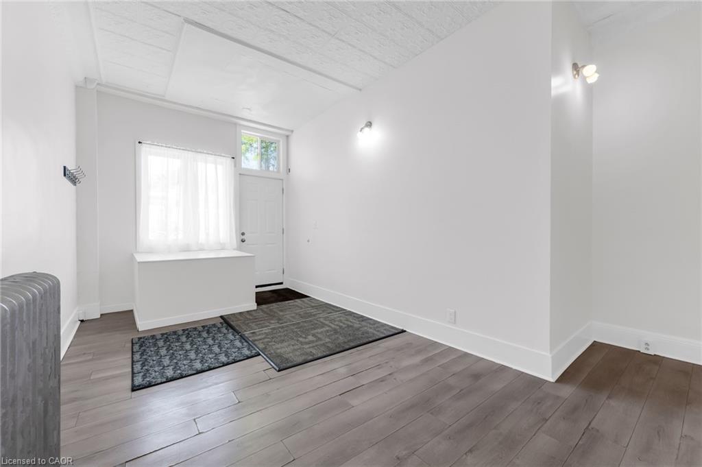 1371 Main Street E Property Photo 4