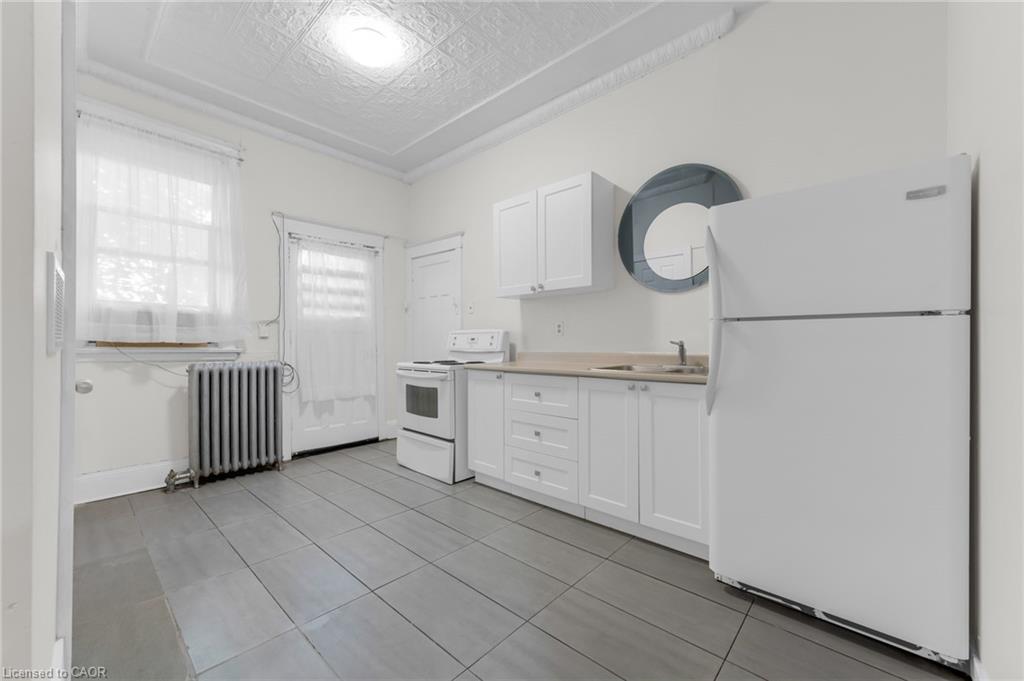 1371 Main Street E Property Photo 9