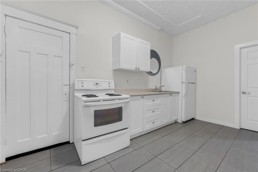 1371 Main Street E Property Photo 10