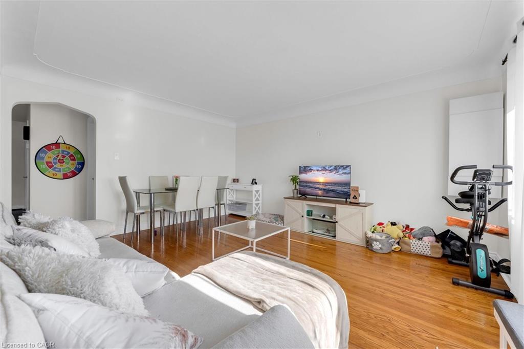 406 East 43rd Street Property Photo 3