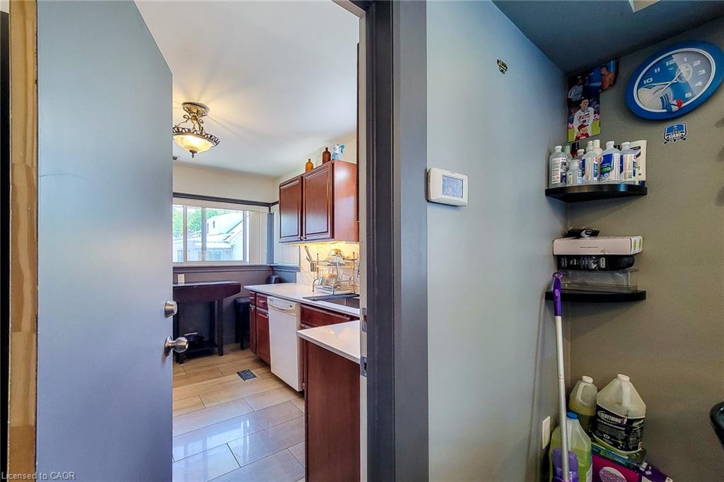 29 King Street W Property Photo 23