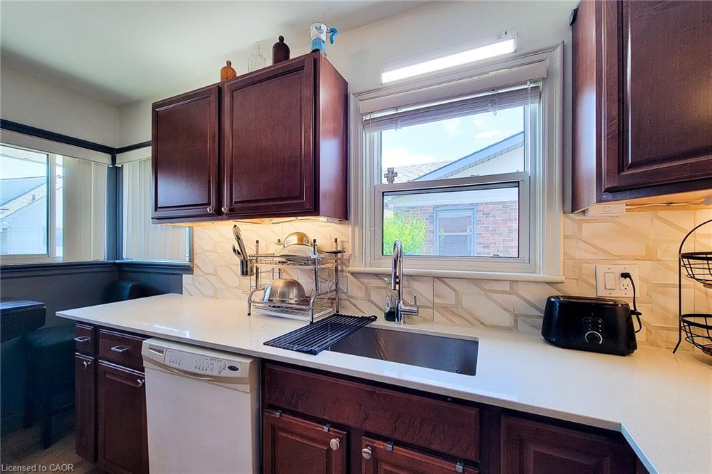 29 King Street W Property Photo 25