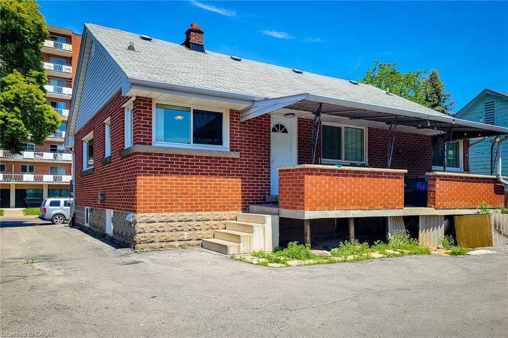 29 King Street W Property Photo 29