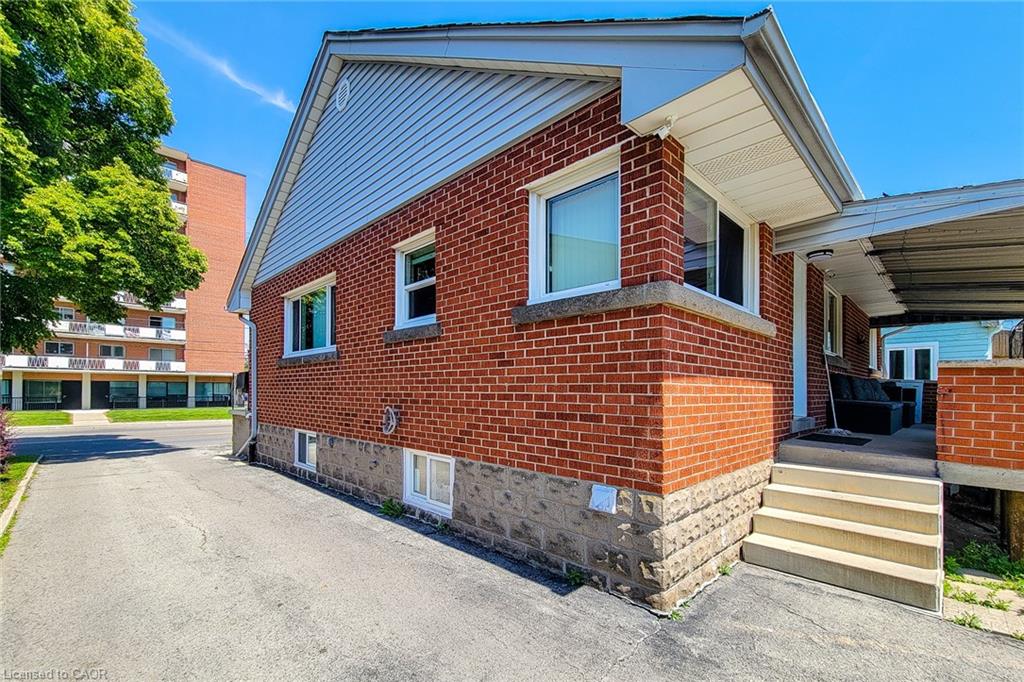 29 King Street W Property Photo 32