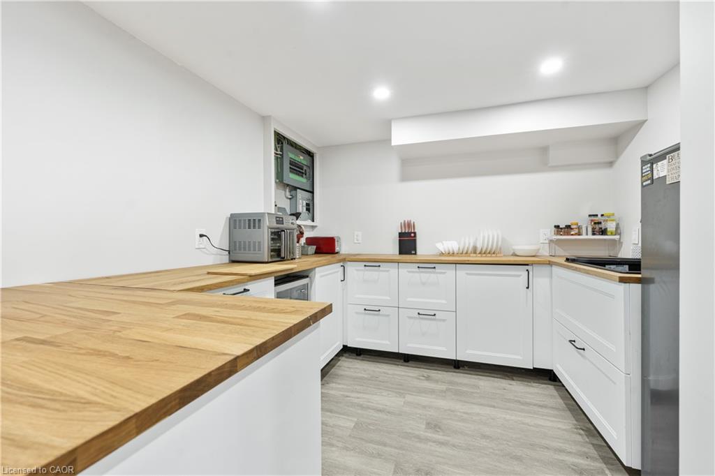 1063 Maplehurst Avenue Property Photo 15