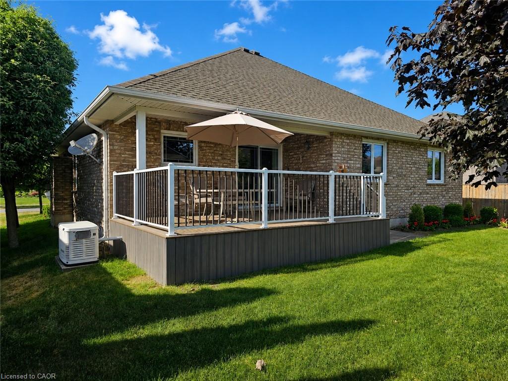 39 Ross Avenue N Property Photo 4