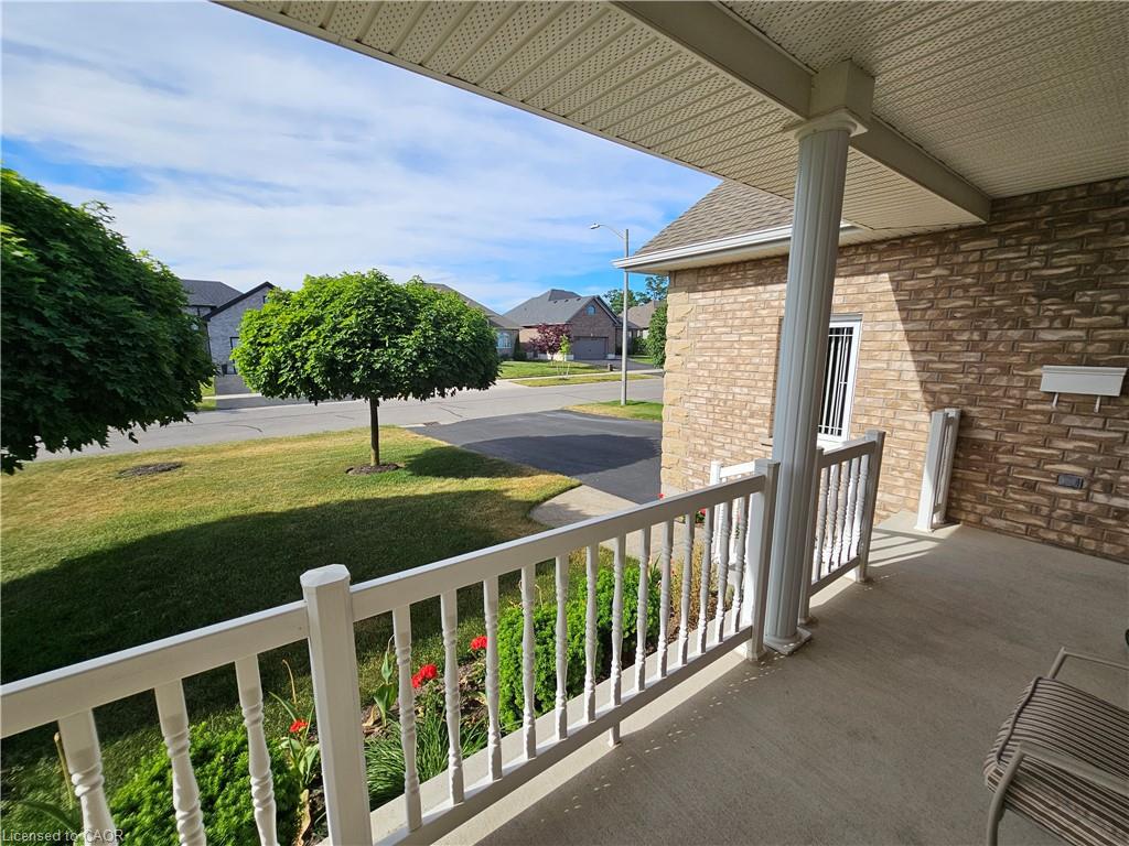 39 Ross Avenue N Property Photo 6