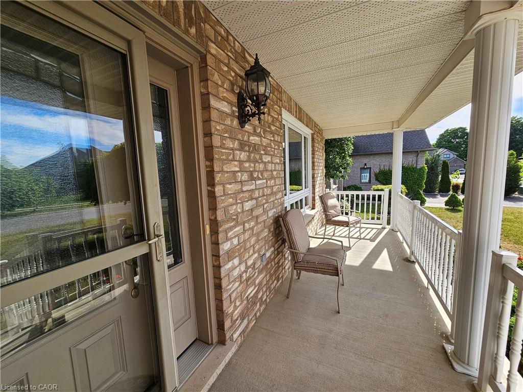 39 Ross Avenue N Property Photo 7