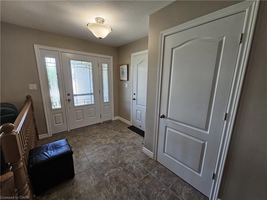 39 Ross Avenue N Property Photo 8