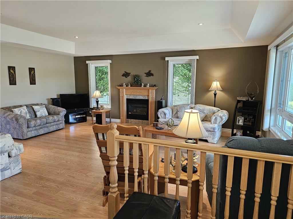 39 Ross Avenue N Property Photo 10