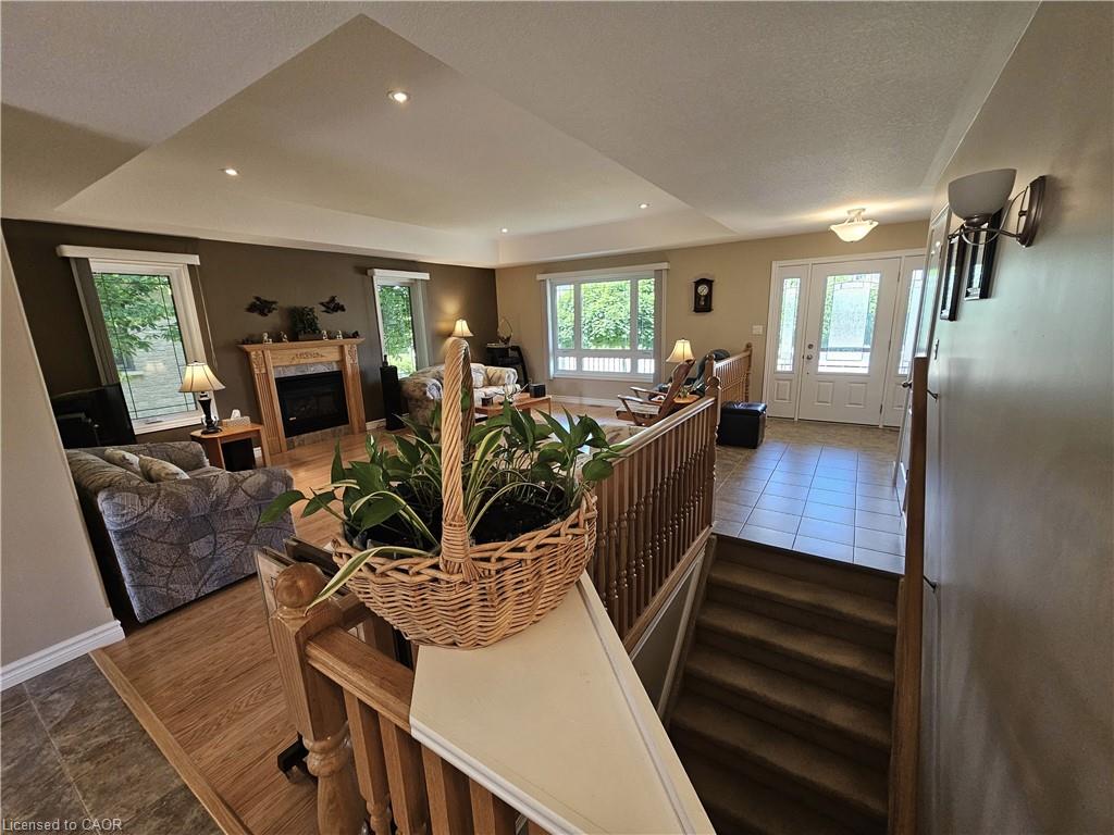 39 Ross Avenue N Property Photo 13