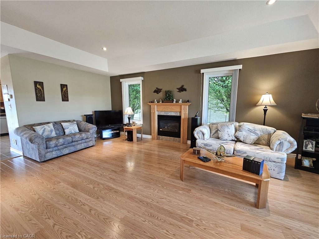 39 Ross Avenue N Property Photo 16