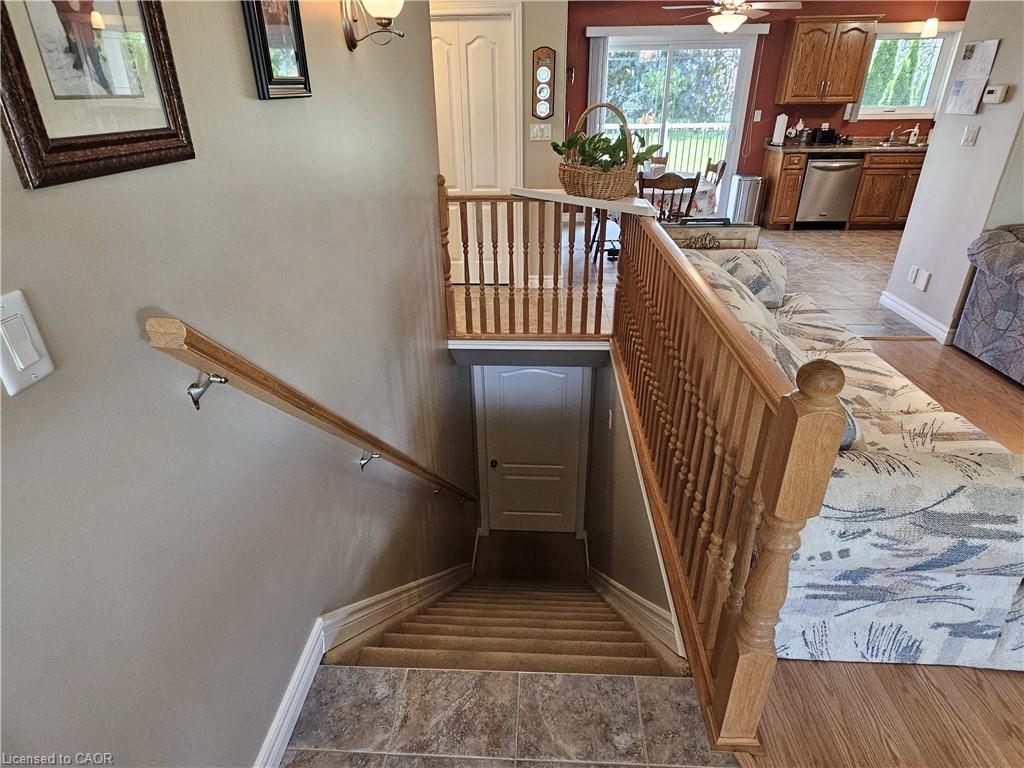 39 Ross Avenue N Property Photo 17
