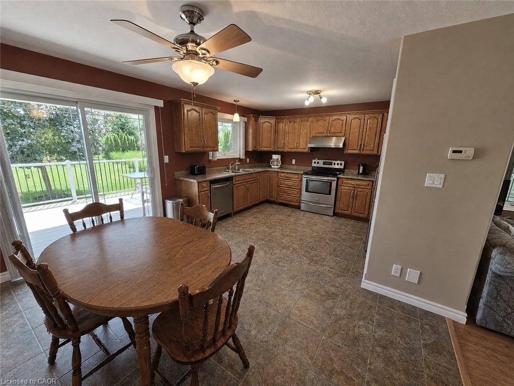39 Ross Avenue N Property Photo 19