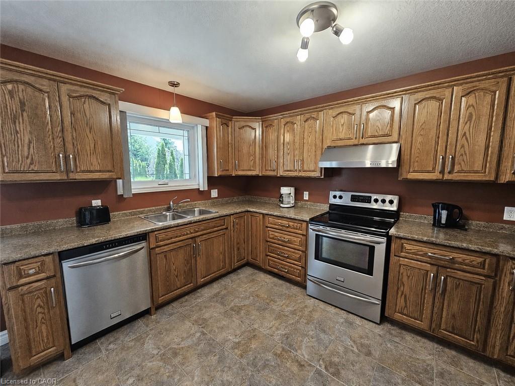 39 Ross Avenue N Property Photo 20