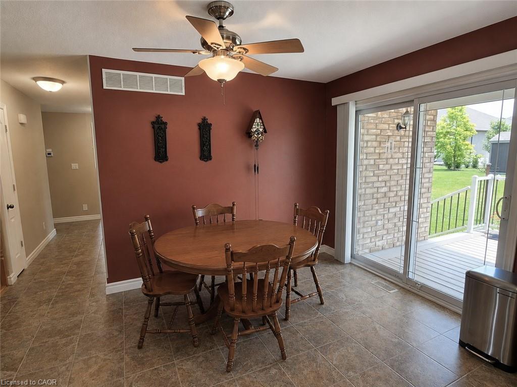39 Ross Avenue N Property Photo 23