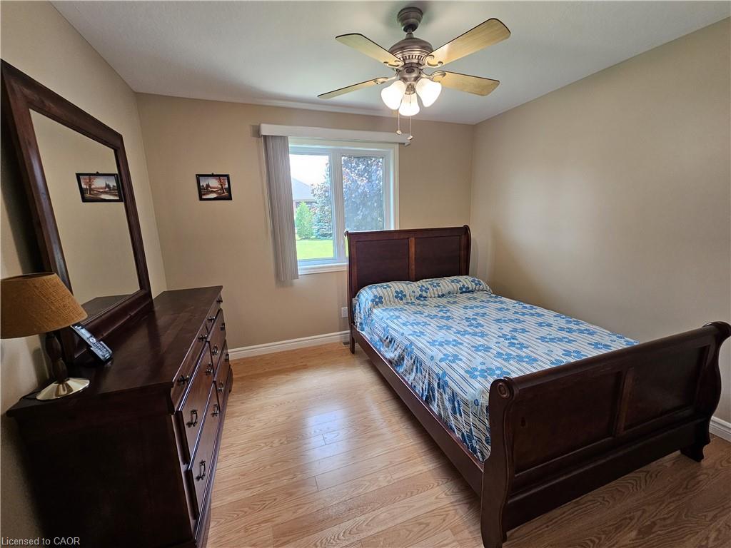 39 Ross Avenue N Property Photo 26