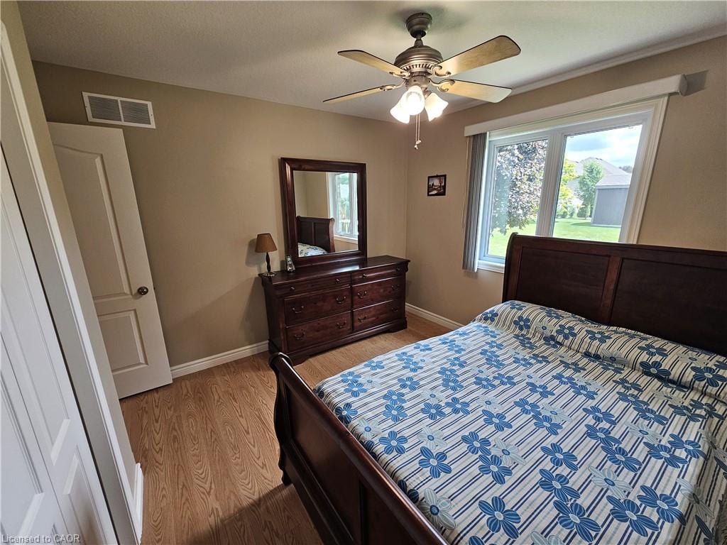 39 Ross Avenue N Property Photo 27
