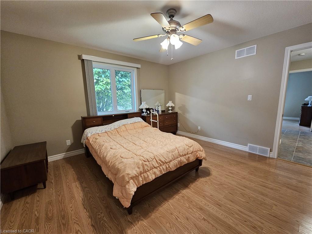 39 Ross Avenue N Property Photo 30