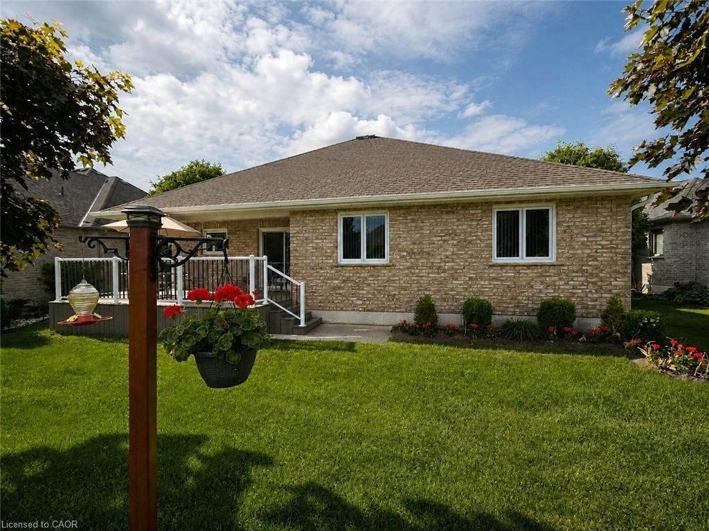 39 Ross Avenue N Property Photo 38