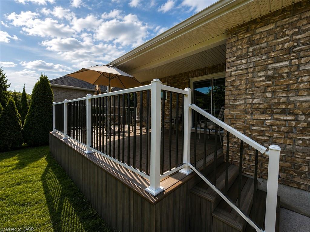 39 Ross Avenue N Property Photo 39